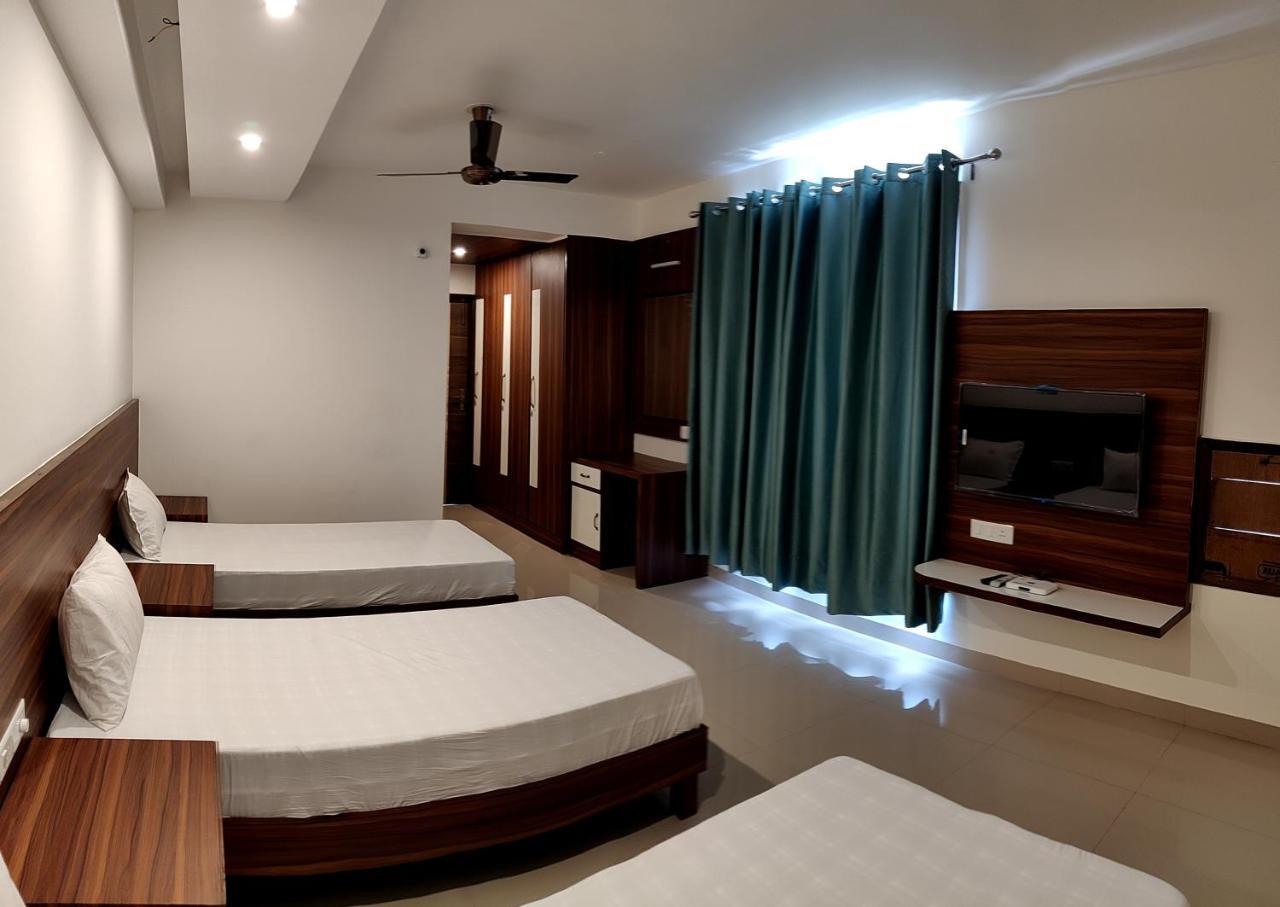 ไพรด์ โฮม Bed & Breakfast Nayagaon ภายนอก รูปภาพ