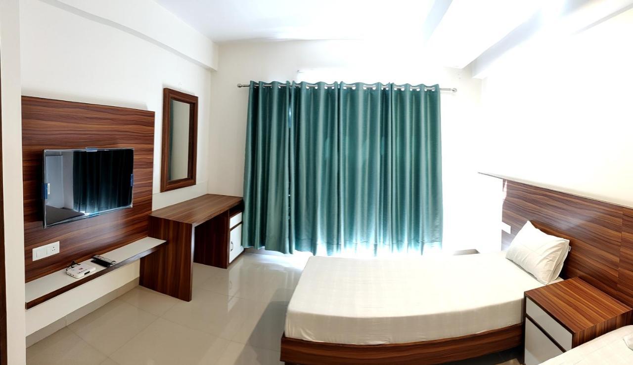 ไพรด์ โฮม Bed & Breakfast Nayagaon ภายนอก รูปภาพ