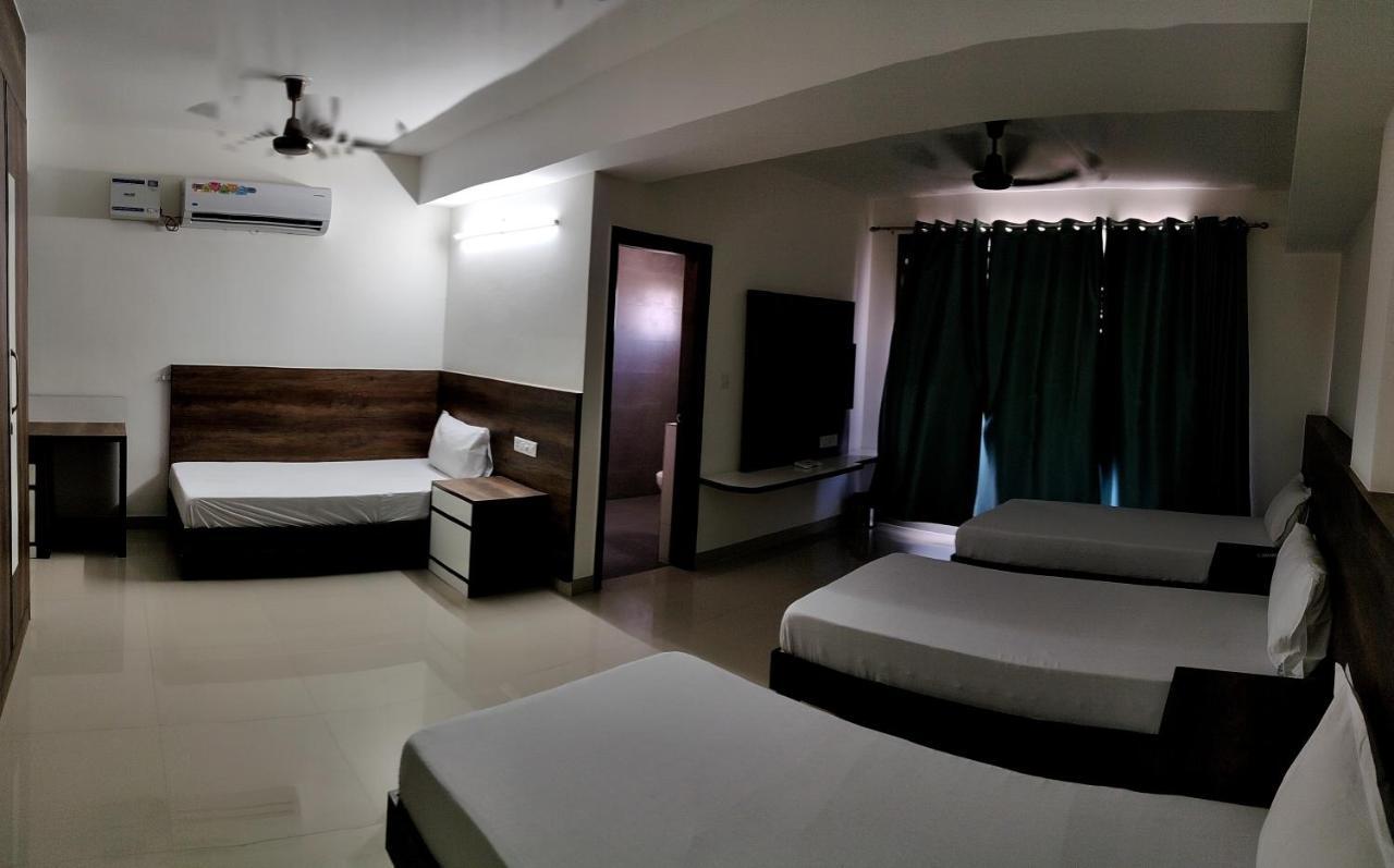 ไพรด์ โฮม Bed & Breakfast Nayagaon ภายนอก รูปภาพ