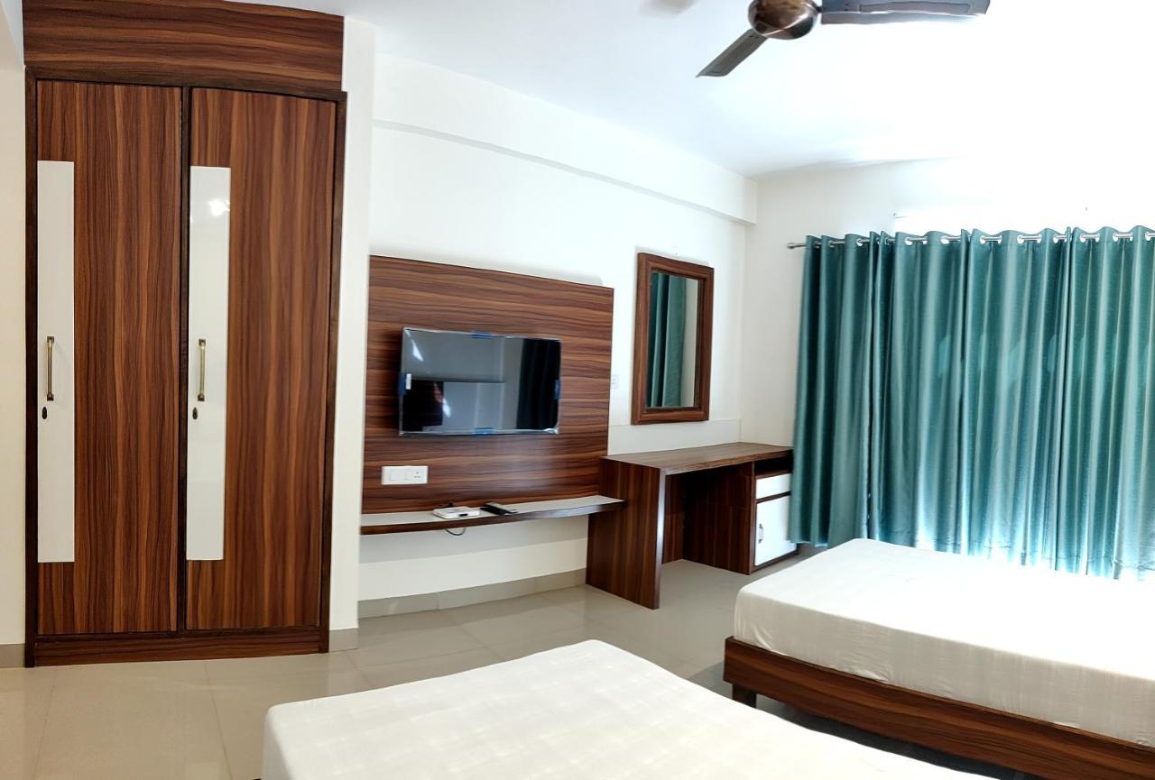 ไพรด์ โฮม Bed & Breakfast Nayagaon ภายนอก รูปภาพ